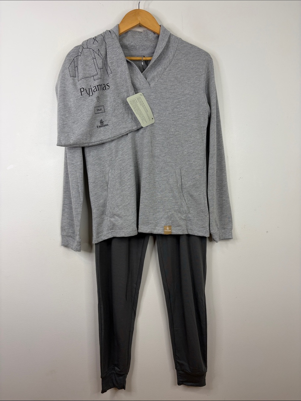 New Emirates Pajamas Womens Small Gray Long Sleeve Top Joggers Loungewear